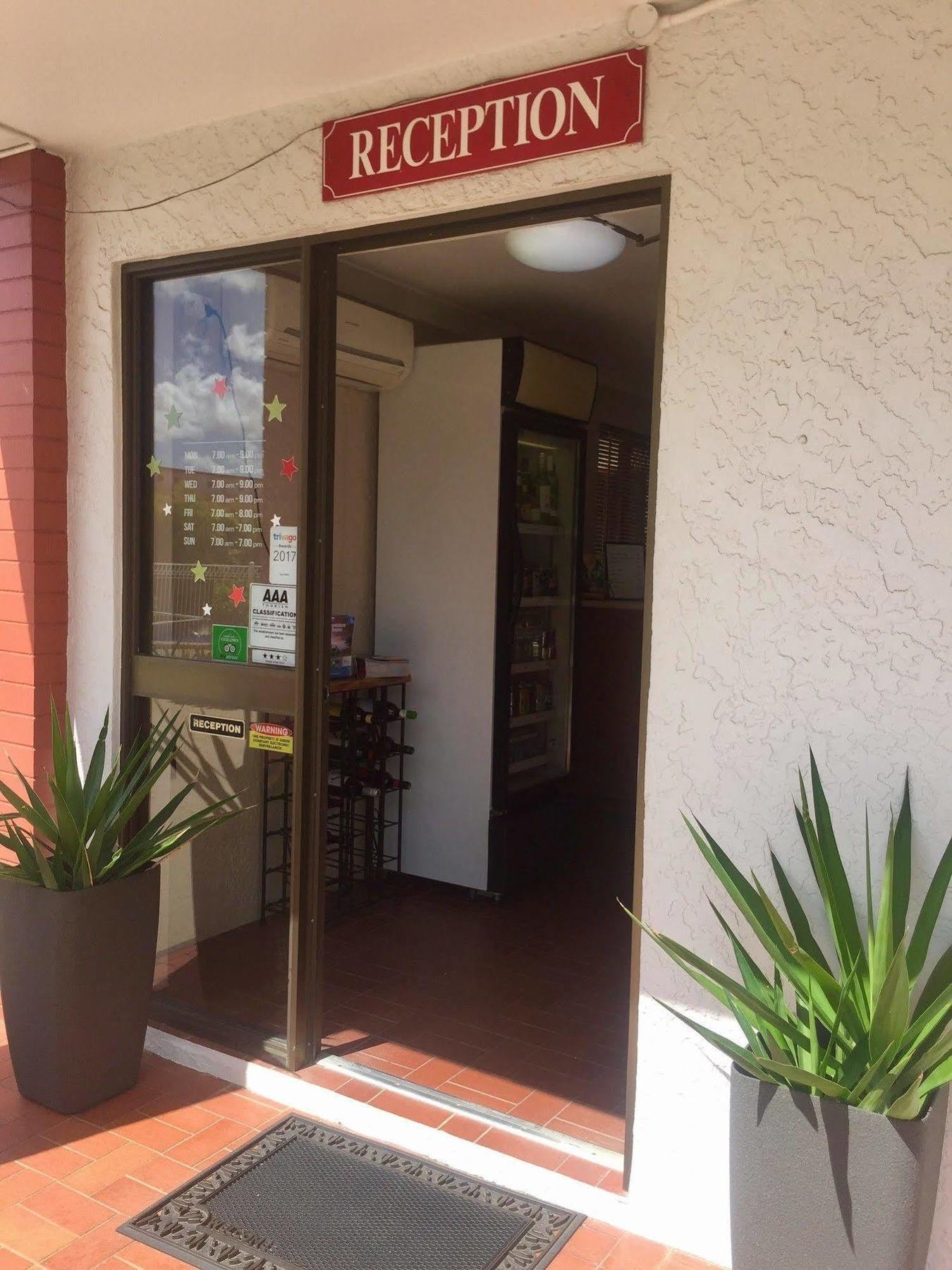 Bundaberg Spanish Motor Inn Екстер'єр фото