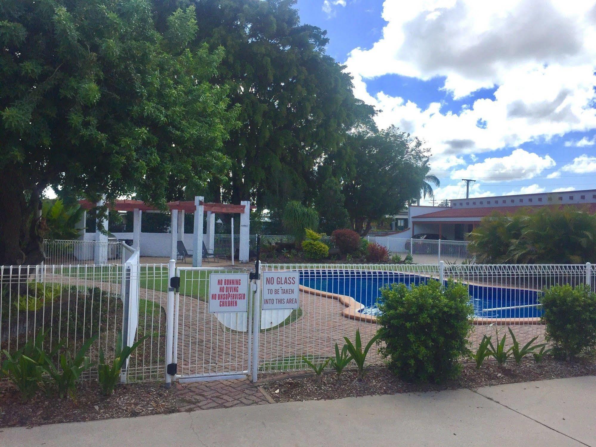 Bundaberg Spanish Motor Inn Екстер'єр фото