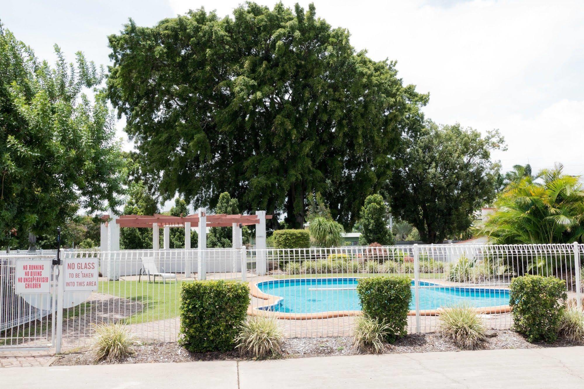 Bundaberg Spanish Motor Inn Екстер'єр фото