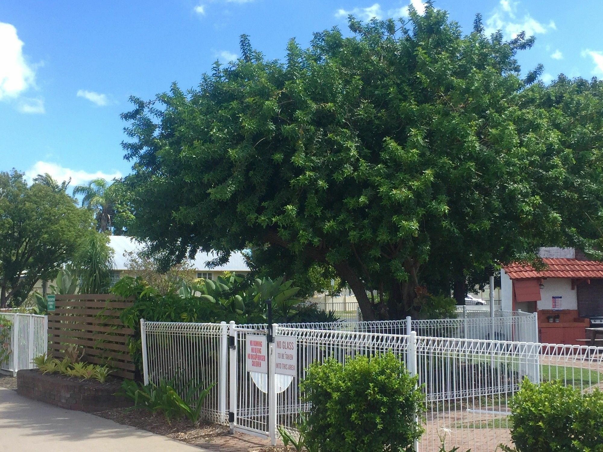 Bundaberg Spanish Motor Inn Екстер'єр фото